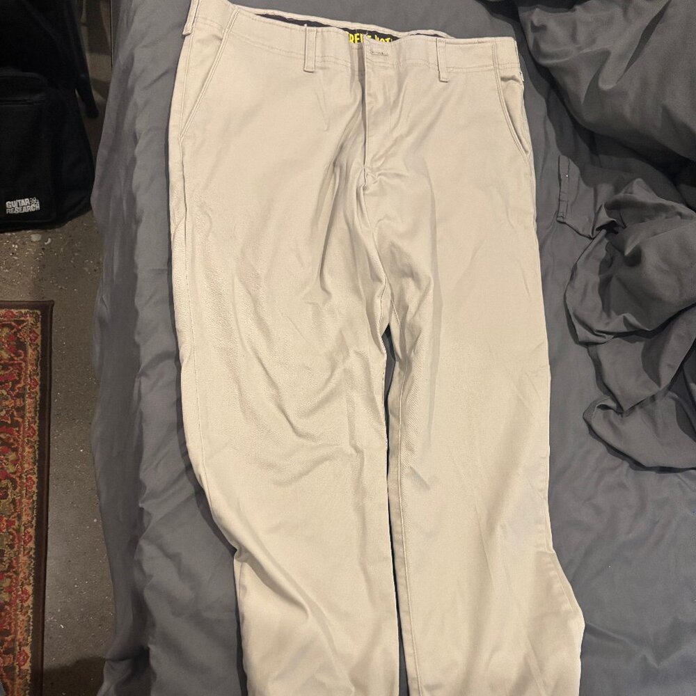 Lee Khakis 36x29